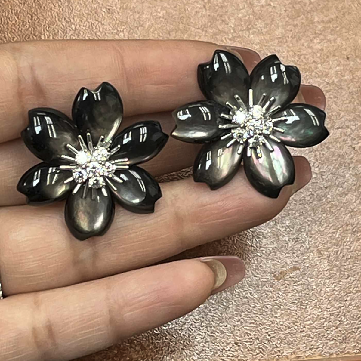 VCA Rose de Noel Earrings