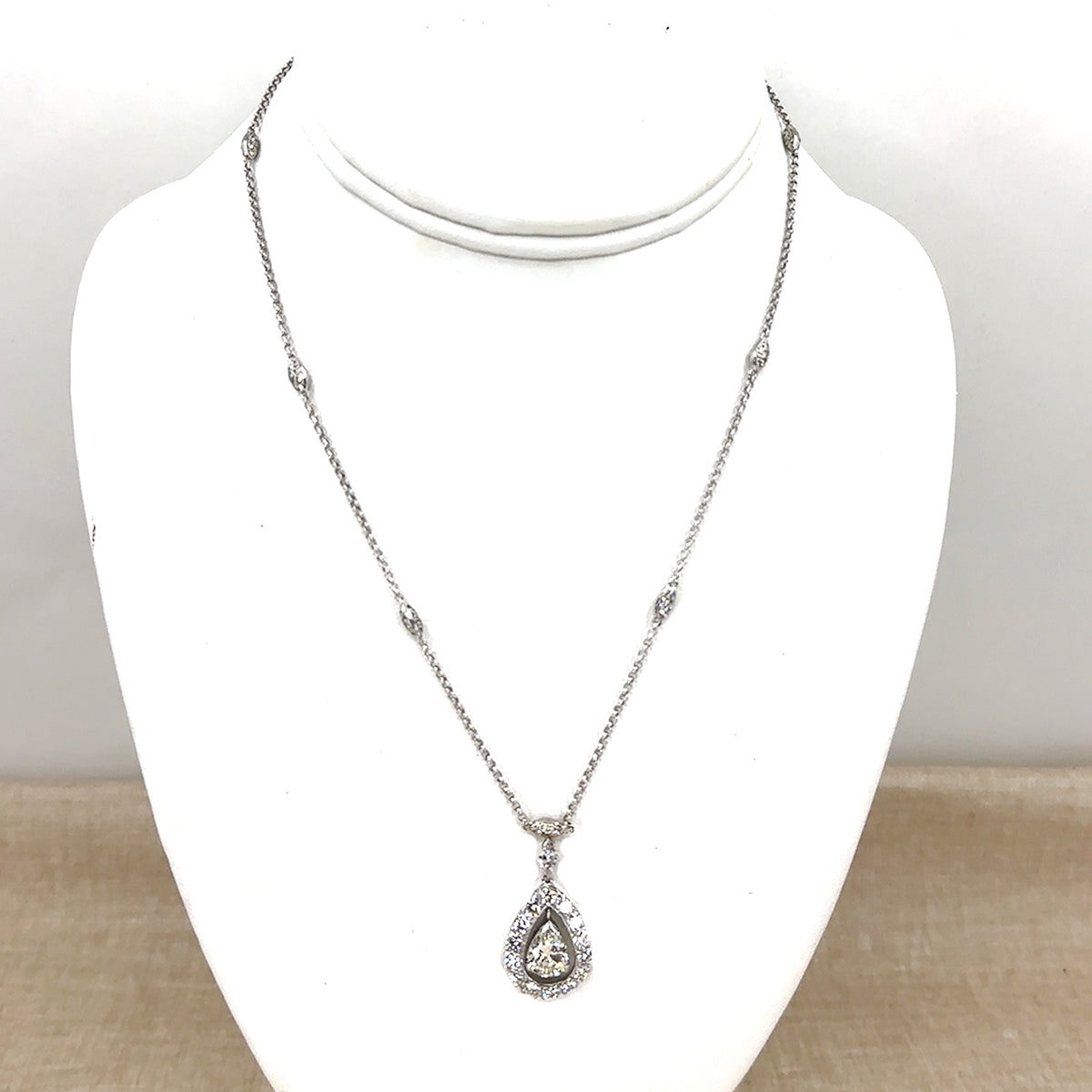 Stunning 18k DIamond Necklace