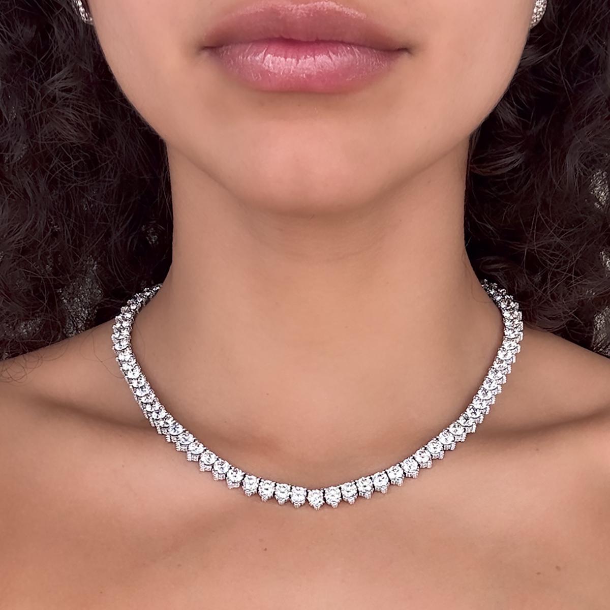 18k White Gold Natural Diamond Necklace