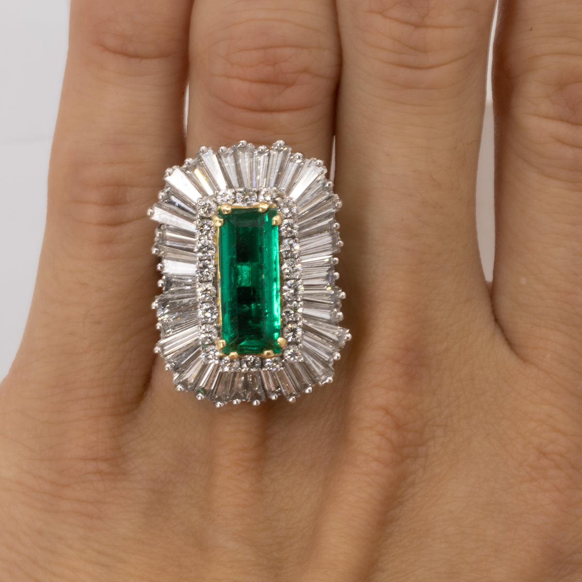 Magnificient Colombian Emerald Ring