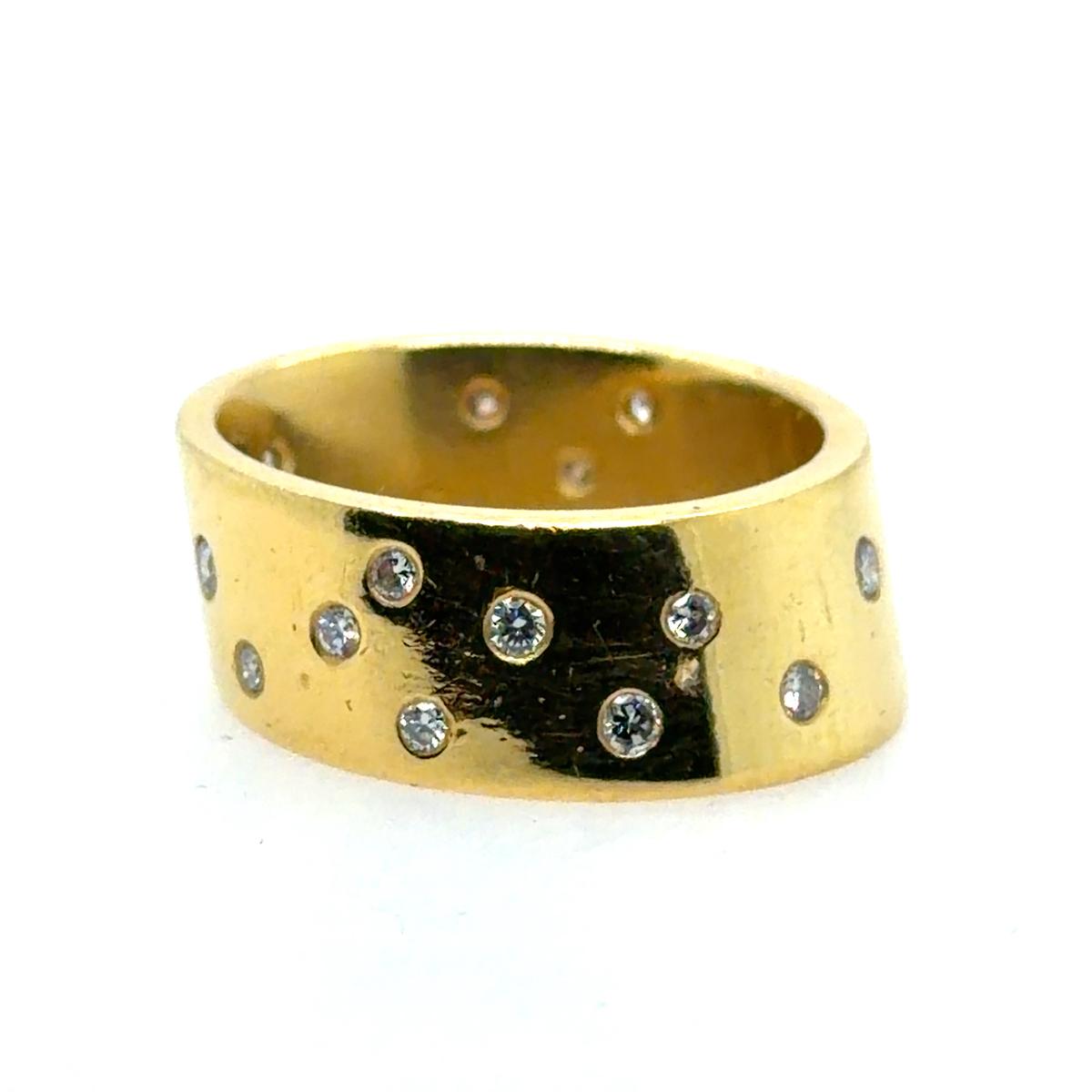 22k Gold Band Ring with 0.37 Carat Diamonds
