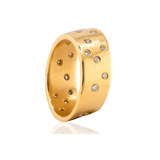 22k Gold Band Ring with 0.37 Carat Diamonds