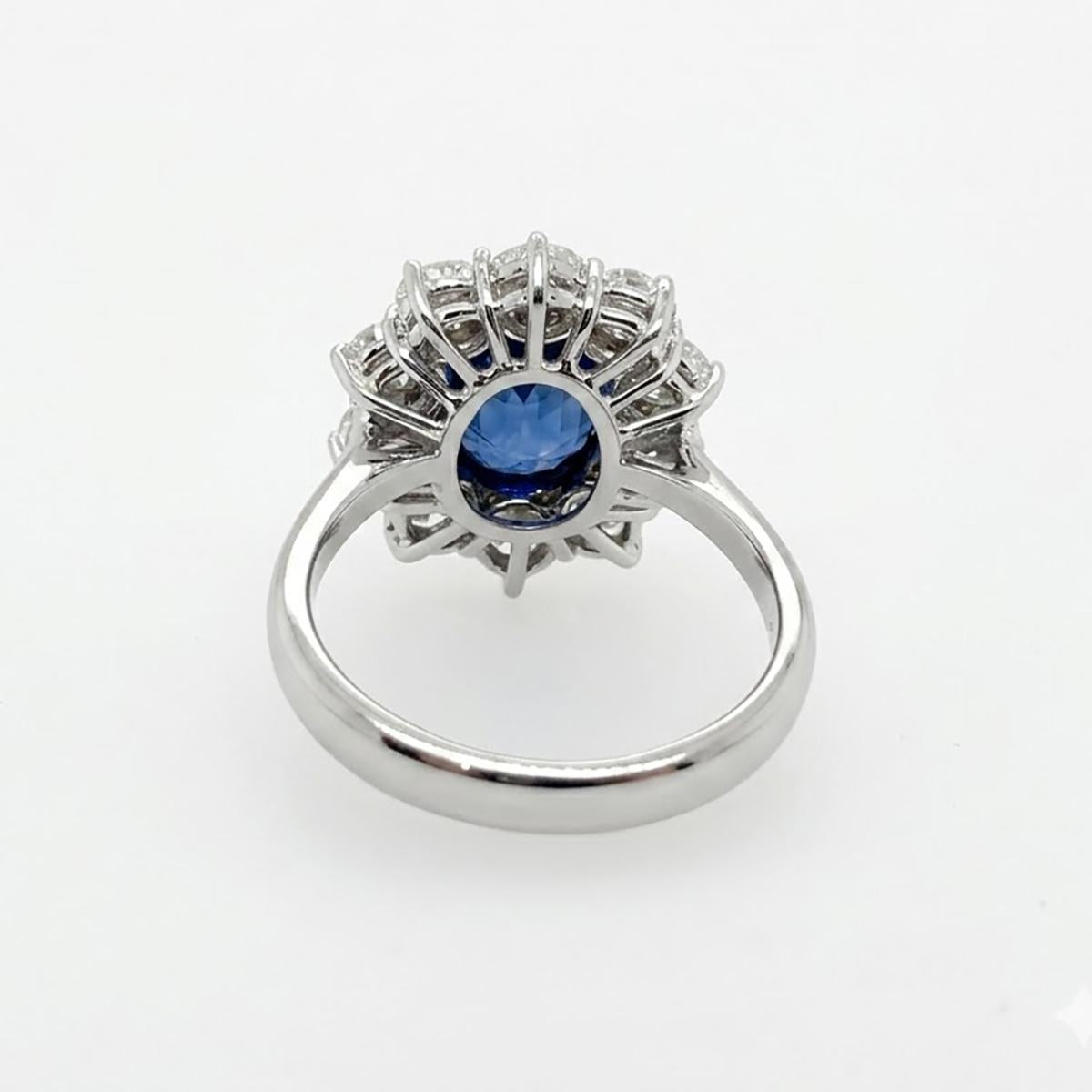 18k White Gold Blue Sapphire Ring