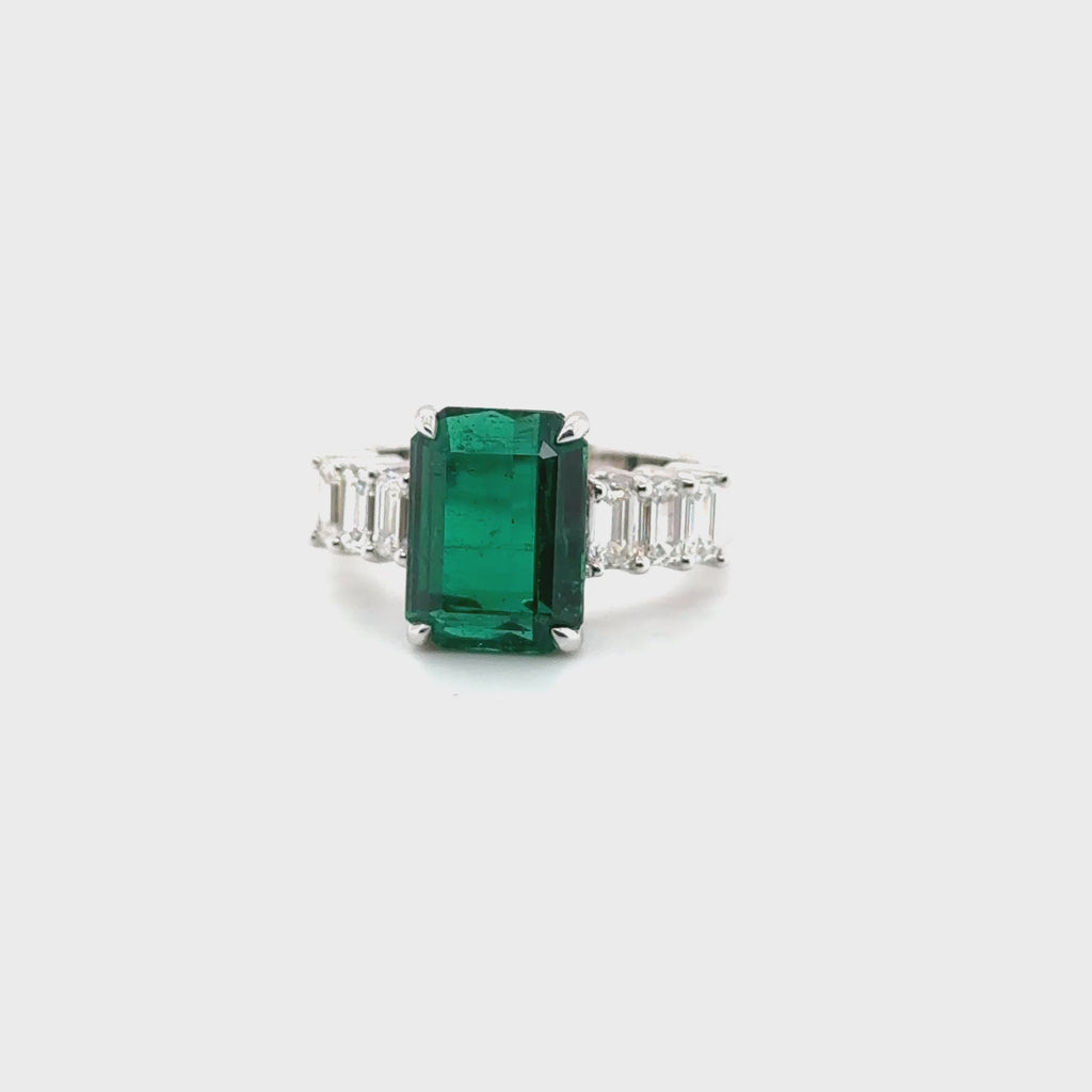 18k Emerald Ring