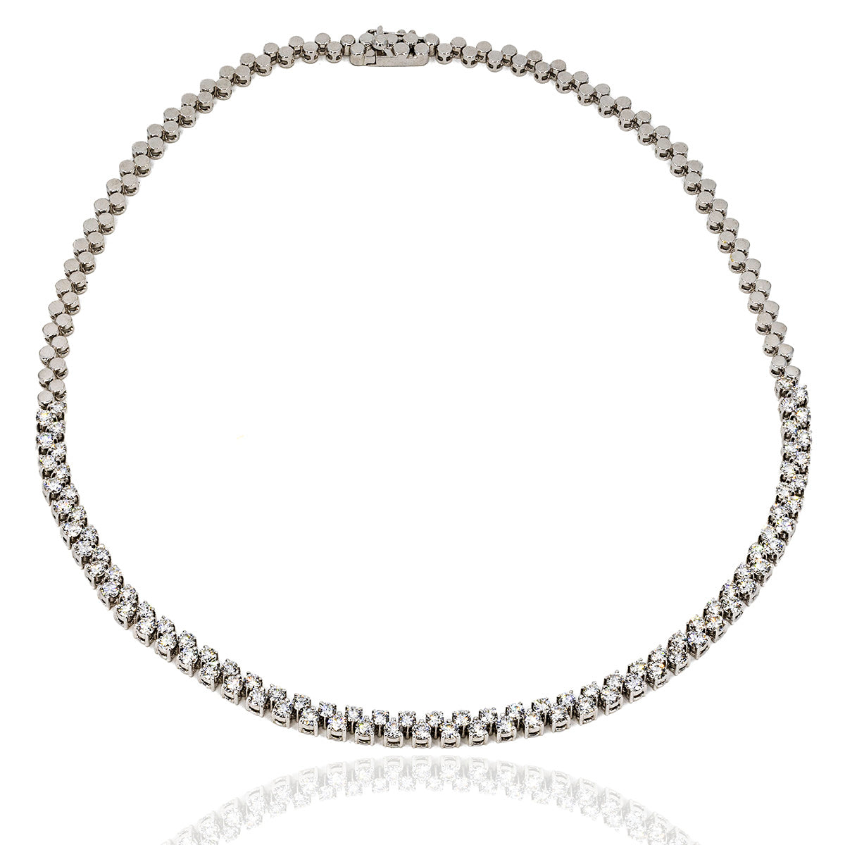 18k Cluster diamond necklace with 92 round brilliant diamond...