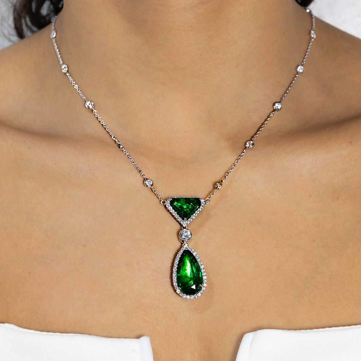 18k Emerald Necklace